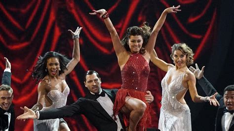 DWTS: Vanessa Lachey Recovers Flawlessly After Quickstep。